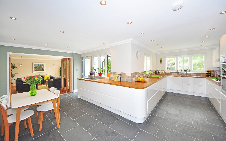 Fitted Kitchen including Tiling